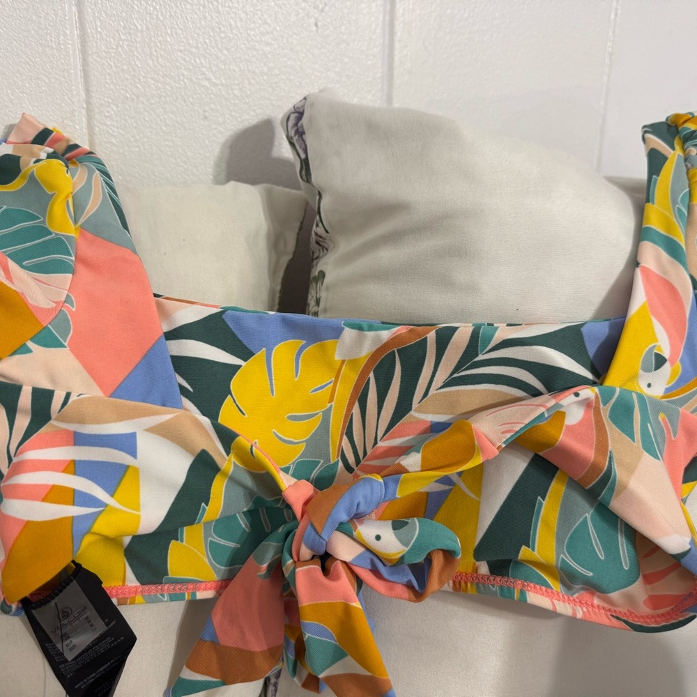 NWT Volcom Parrotise Floral Puff Sleeve Swim Crop Top - Picture 5 of 8